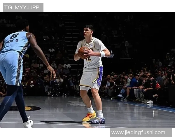 确实是坚决了不少,可是湖人侧翼新援在场上的作用仍然不太抱负?